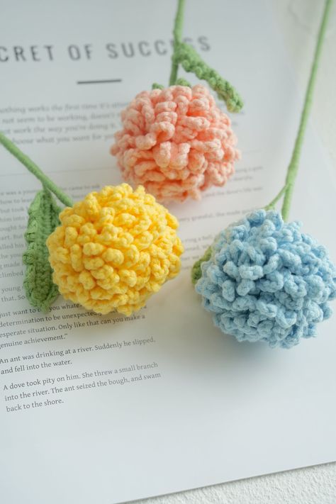 Crochet Pompon Flower Pattern Free (PDF + Beginner Tutorial) Peony Crochet Pattern, Crochet Peony Pattern Free, Crochet Flower Stems, Crochet Flower Simple, Pompon Flower, Crochet Peony, Carnation Bouquet, Peony Pattern, Crochet Yarns