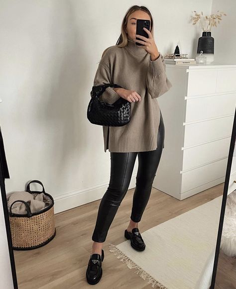 Casual Date Outfit Autumn, Split Hem Sweater Outfit, Fall Outfits For Work 2023, November Outfits 2022, Loafers With Leggings, Zara Outfit 2022 Winter, Platform Loafers Outfit Dress Work, Mocassin Outfit Winter, Fall Outfits With Loafers