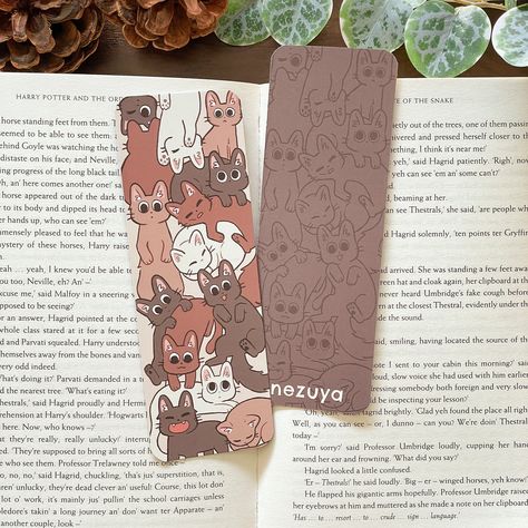 Brown Kitties bookmark! These cute bookmarks are printed on quality 360gsm cardstock, with a smooth Matt lamination! Details: - 148mm x 52mm - Double sided; with the back also featuring my logo - Smooth Matt Laminated Bookmark - Printed on high quality 360gsm Cardstock All designs copyright © Nezuya ------------------------------------ * Depending on the screen setting, the color of the products may differ slightly from the original!! -FIND ME HERE- instagram.com/nezuya https://twitter.com/nezuy Coloring Page Bookmarks, Bookmark Illustration, Copyright Page, Stationery Cute, Handmade Bookmarks Diy, Bookmark Printing, Creative Bookmarks, Color Palette Yellow, Cute Bookmarks