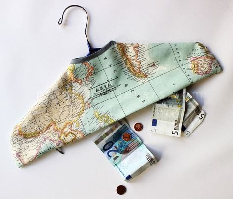 Diy Travel Kits, Diy Pouch Tutorial, Travel Hanger, Fabric Hanger, Hide Money, Coin Purse Tutorial, Wallet Tutorial, Zipper Pouch Tutorial, Purse Tutorial