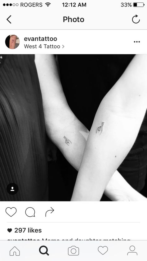 Small fingers crossed tattoo Fingers Crossed Tattoo, Christian Cross Tattoos, Cross Fingers, Cross Tattoo On Wrist, Small Cross Tattoos, Celtic Cross Tattoos, Verse Tattoos, Super Tattoo, Chic Tattoo