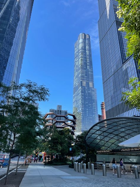 #vessel #hudsonyards #hudson #yards #metro #cityview #nyc #newyorkcity #sunnydayvibes #buildings #summer #usa #buildings #travelphotography #usatravel #aesthetic #new Hudson Yards Nyc, City Skyline Art, New York City Photos, Urban Landscape Design, Big Building, City Slickers, I Love Nyc, New York Travel Guide, Big Cities