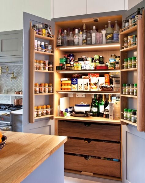 Desain Pantry, Kitchen Pantry Design, Diy Kitchen Storage, Kitchen Food Storage, Hus Inspiration, Kitchen Extension, Transitional Kitchen, Pantry Design, Kitchen Diner