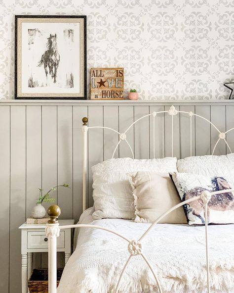 A girl's bedroom is given a subtle western vibe with the addition of a greige vertical shiplap along the lower half of the wall. A geometric farmhouse wallpaper backs several equestrian-themed prints and wood signs on the upper half of the wall. Gray Shiplap Wall, Wallpaper Half Wall, Shiplap Accent Walls, Half Wall Ideas, Grey Wallpaper Bedroom, Shiplap Wall Ideas, Shiplap Bedroom, Gray Shiplap, Grey Accent Wall