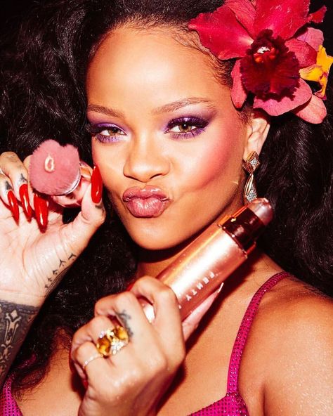 @rihannakillah shared a photo on Instagram: “backstage at the 2018 Grammys before the Wild Thoughts performance 🌺” • Aug 16, 2020 at 8:14pm UTC Rihanna Wild Thoughts, Rihanna Grammys, Rihanna Daily, Rihanna Makeup, Rihanna Fenty Beauty, Rihanna Fan, Wild Thoughts, Rihanna Photos, Rihanna Style