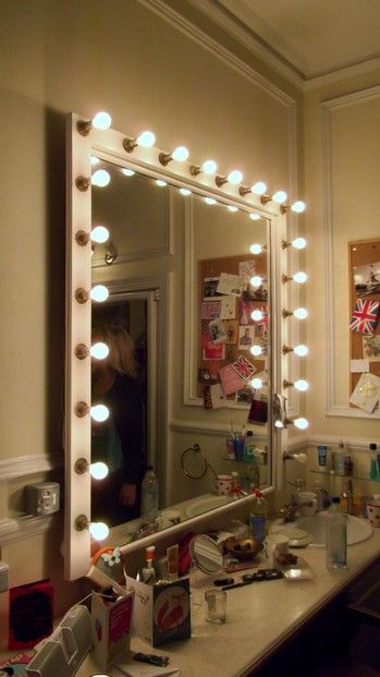 Dressing Room No. 1, Theatre Royal, Haymarket. Back Stage Dressing Room, Theatre Dressing Room, Dressing Room Interior, Make Up Mirror With Light, Dressing Room Aesthetic, Theater Academia, Theatre Academia, Deco Cinema, Theater Room Decor