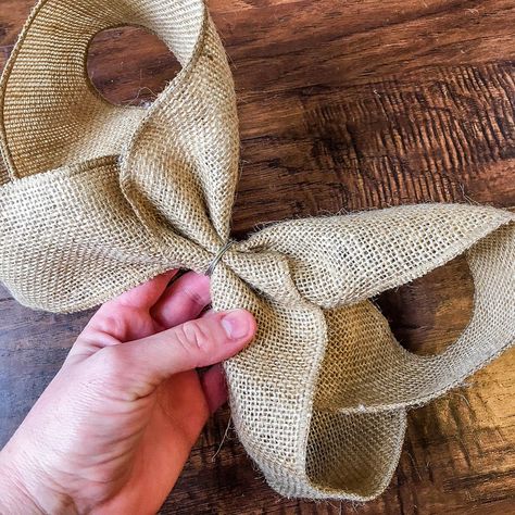 Burlap Bow Tutorial – The easy way to make burlap bows for wreaths and home décor. #burlapbowtutorial #diybow #burlapbow #renovatedfaith.com Making Burlap Bows, Burlap Bow Tutorial, Diy Burlap Wreath, Burlap Ribbon Bow, Bow Tying, Easiest Burlap, Diy Wreath Bow, Christmas Bows Diy, Burlap Wreath Diy