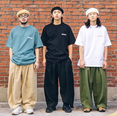 Baloon Pant Outfits Men, Balloon Pants Outfit Men, Dark Academia Outfit Men, Crew Photoshoot, Japanese Street Fashion Men, Japanese Workwear, Oversize Outfit, Walking Outfits, Pants Outfit Men