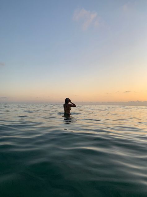 Morning Swim, Instagram Goals, Sunrise Lake, Study Pictures, Life Vision Board, Morning Sunrise, Anna Maria Island, Junior Year, Beach Swim