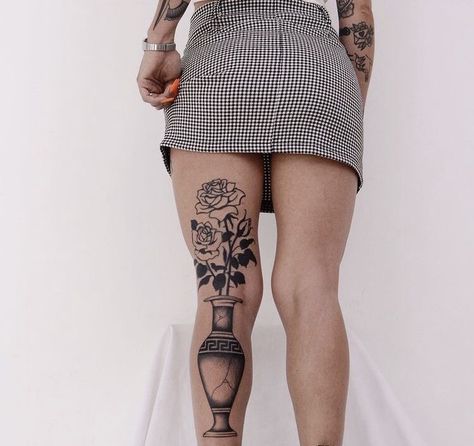 Back Of Leg Tattoos, Abstract Tattoo Ideas, Illusion Tattoos, Optical Illusion Tattoos, Vintage Style Tattoos, Minimalist Tattoo Ideas, Traditional Tattoo Inspiration, Flower Tattoo Back, Light Tattoo