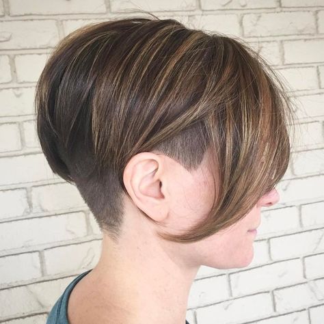 Undercut Sidecut, Layered Pixie Cut, Undercut Hair, Shaved Hair Women, Graduated Bob Haircuts, Line Bob Haircut, Undercut Bob, Short Undercut, Haircut Women