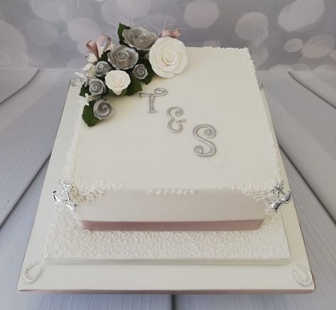 Simple Wedding Cake Rectangle, Wedding Cake Rectangle, Simple Square Wedding Cake, 2 Kg Square Cake Design, Square Wedding Cakes Simple One Layer, 1 Tier Wedding Cake, Square Buttercream Wedding Cake, 1 Tier Wedding Cakes, Rectangle Cake