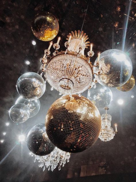 Via @margotandme Disco Party Decorations, Disco Glam, Disco Theme, Cool Winter, July Wedding, Plan My Wedding, Reception Party, Flower Centerpieces Wedding, Ceiling Decor