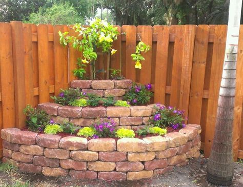 landscaping ideas for corner of backyard | corner landscaping Corner Flower Bed, Corner Landscaping, Small Yard Landscaping, Diy Garden Fence, Corner Garden, Fence Landscaping, Backyard Fences, Dresses 2023, Small Garden Design