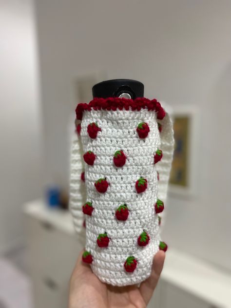 Strawberry water bottle holder. Crochet water bottle holder. Strawberry Water Bottle, Water Bottle Holder Crochet, Crochet Bottle Cover, Crochet Water Bottle, Strawberry Water, Crochet Water Bottle Holder, Kids Art Galleries, Water Bottle Covers, Water Bottle Holder