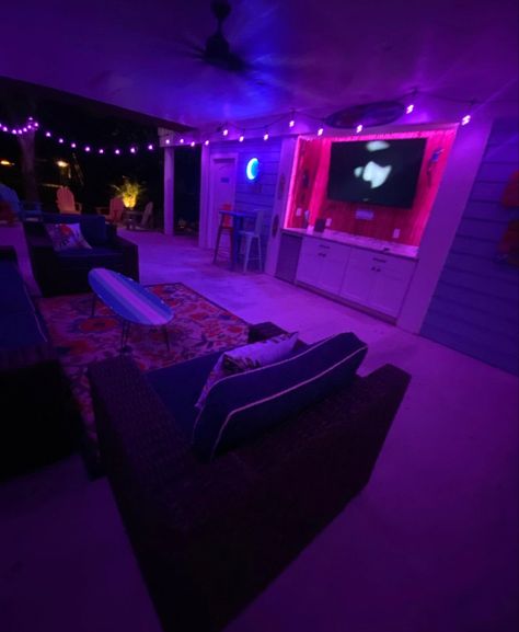 College Hangout Room Ideas, Small Chill Room Ideas Lounges, Hangout Room Ideas Woman Cave Cozy, Basement Ideas Aesthetic, Cool Hangout Rooms, Basement Hangout Ideas Teen Lounge, Small Garage Hangout Ideas, Aesthetic Basement Hangout, Basement Hangout Room Ideas