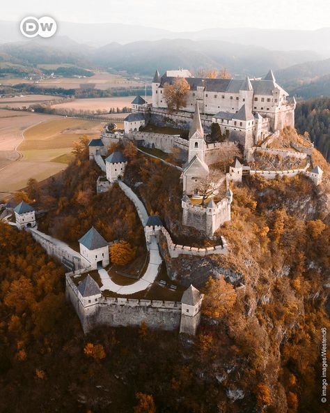 Medieval Castles, Cottage Lake, Castle Mansion, Medieval Fortress, Visit Austria, Beautiful Castles, A Castle, Medieval Castle, Historical Architecture