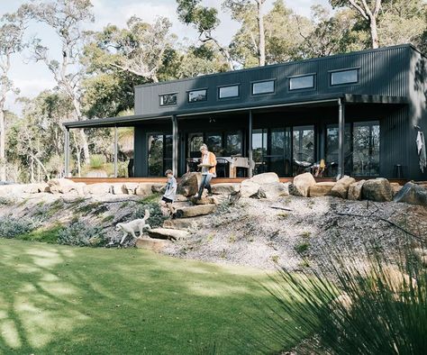 A colorbond shed-style home in Yallingup, Western Australia Shed Homes Ideas, Shed House Ideas, Country Style Magazine, Modern Shed, Shed Home, Appartement Design, Grey Houses, Shed Homes, Textile Designer