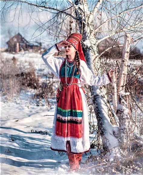 Samara - Russia Russian Traditional Clothing, Celtic Name, Slavic Clothing, Pictures For Wallpaper, Imperial Fashion, Slavic Folklore, Russian Culture, Russian Folk, For Wallpaper