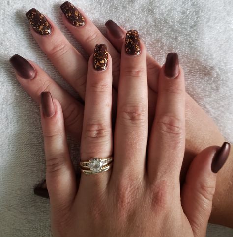 Brown Nails With Gold Flakes, Nails Gold Sparkle, Brown Sparkle Nails, Fall Nails Gold, Brown Nails Fall, Fall Pedicures, Fall Pedicure, Mail Designs, Nails Fall Nails