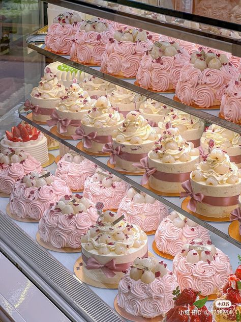 Cute Pink Bakery, Pink Patisserie, Pink Bakery, Bakery Aesthetic, Cute Bakery, Kawaii Cooking, Pretty Dessert, Cute Baking, Cakes And Cupcakes