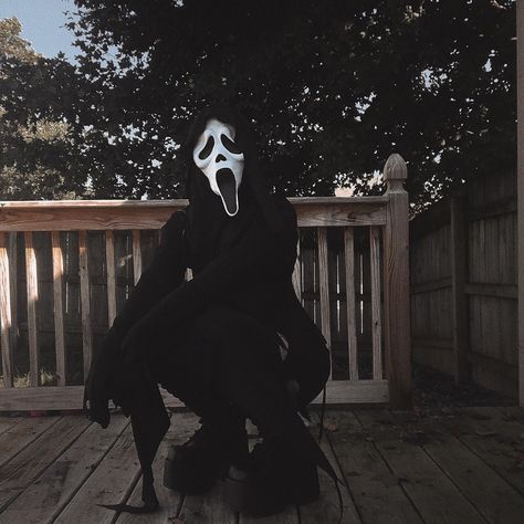 This is me & my photo. Pls tag & credit if using/sharing. 💗 • #ghostface #halloweencostume #halloweenideas #costume #scream #autumn #autumnvibes #aesthetic #tumblr #tumblricons #Gothgirl #grungeaesthetic #grungegirl Ghostface Costume, Face Girl, Ghost Face, Aesthetic Tumblr, Grunge Girl, Ghost Faces, Grunge Aesthetic, Costume Halloween, Girl Costumes