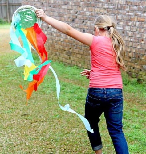 Rainbow Wind Sock Paper Plate Craft | One of the best summer crafts for kids is this Rainbow Wind Sock Paper Plate Craft. Paper plates plus crepe paper and glitter results in super fun and easy crafts for kids, especially during the warmer months. Rainbow Crafts For Kids, Paper Succulents, Paper Plate Craft, Construction Paper Crafts, Summer Crafts For Kids, Toilet Paper Roll Crafts, Rainbow Crafts, Paper Roll Crafts, Paper Plate Crafts