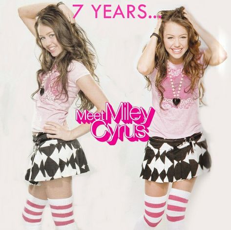 The Last Song Movie, Meet Miley Cyrus, Hannah Montana Outfits, Hannah Montana Costume, Hannah Montana Forever, Old Disney Channel Shows, Miley Cyrus Photoshoot, Old Disney Channel, Miley Cyrus Style