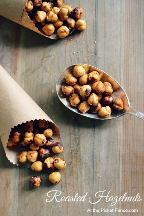 Roasted hazelnuts recipe from atthepicketfence.com Hazelnut Recipes, Roasted Hazelnuts, Savory Bites, Nut Recipes, How To Roast Hazelnuts, Idul Fitri, Roast Recipes, Picket Fence, Yummy Snacks