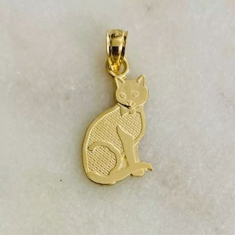 Elevate your style with these stunning beauty pendants in 925 sterling silver and 14K yellow gold plating 🌟 Perfect for weddings, birthdays, and more! #BeautyPendants #SterlingSilver #GoldPlated ✨ Cat Pendant, Cat Charm, Cat Pendants, Fine Jewellery Necklace, My Cat, Real Gold, Charm Pendant, Custom Jewelry, Ideal Gift