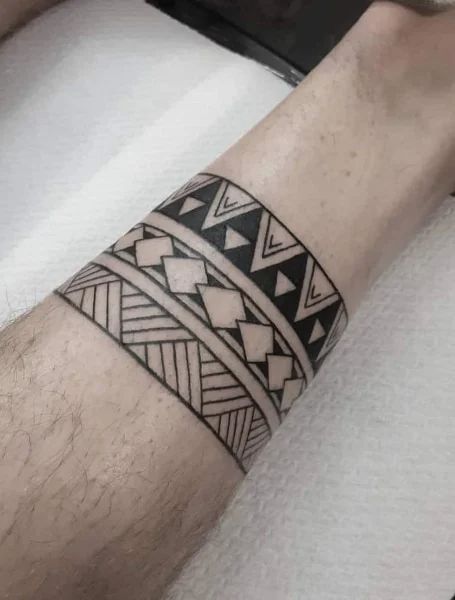 African Tattoo Ideas For Men, Tattoo Pulso, Cherokee Indian Tattoos, Cherokee Tattoos, Africa Tattoo, Indian Tattoo Design, Ankh Tattoo, African Tattoo, Native Tattoos