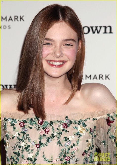 Elle Fanning Red Hair, Elle Fanning Hair, Red Hair Aesthetic, Red Hair Trends, Elle Fanning Style, Pretty Blonde Hair, Ladies Hairstyles, Dakota And Elle Fanning, Her Personality