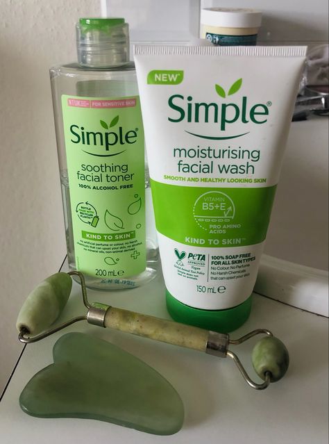 Simple Face Wash Products, Baddie Products, Simple Face Wash, Mini Angel, Face Beat Makeup, Basic Skin Care Routine, Shower Skin Care, Simple Face, Affordable Skin Care