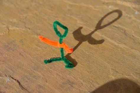 10 great shadow activity ideas for kids. Diy Sundial, Shadow Lessons, Shadow Experiments, Drawing Shadows, Paper Spinners, Shadow Activities, Inquiry Project, Groundhog Day Activities, Spring Flower Crafts