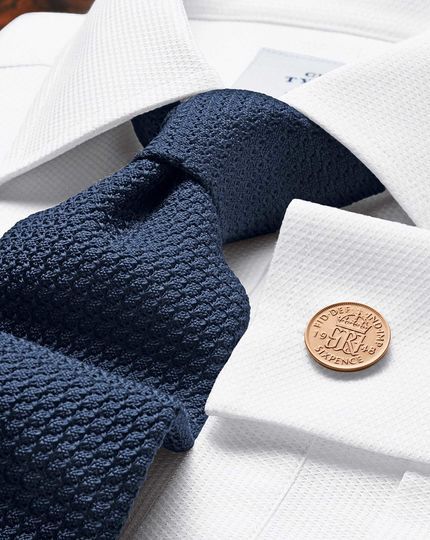 Ties That Go With Navy Suit, Tie Designs Men, Cravat Tie, Dark Blue Suit, Herringbone Suit, Formal Tie, Mens Smart Casual Outfits, Slim Fit Mens Shirts, Wedding Shirt