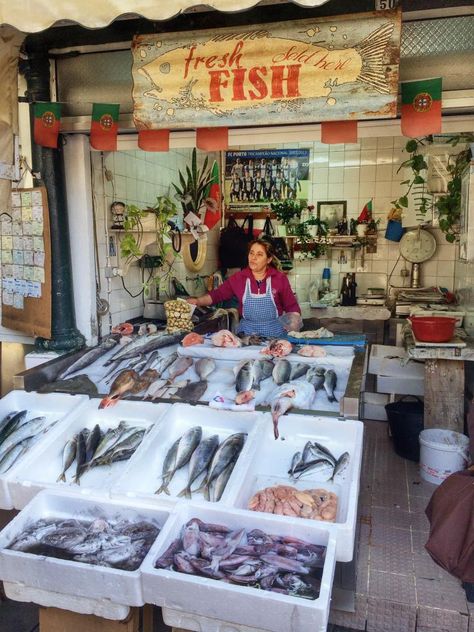 Food, Love, & Life: {travel} tasting port in porto, portugal Fishing Booth, Beer Cap Art, Seafood Shop, Portugal Food, Northern Portugal, Grocery Store Design, Seafood Market, Market Displays, Fish Market