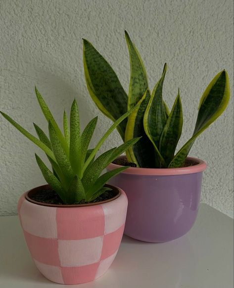 Danish Pastel Plant Pot, Aesthetic Pots For Plants, Pastel Plant Pots, Pink Flower Pot Ideas, Aesthetic Flower Pot Painting, Painting Flower Pots Aesthetic, Painting Pots Aesthetic, Clay Pot Ideas Aesthetic, Simple Flower Pot Painting