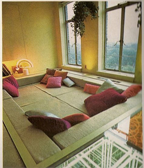 70s Pictures, Conversation Pit, Casa Retro, 70s Interior, Sunken Living Room, 70s Aesthetic, Aesthetic Retro, Hippie Life, Hippie Vibes