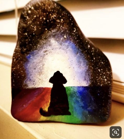 Spirit Rock Painting Ideas, Memorial Stones Diy, Pet Gravestone, Memorial Rocks, Rock Kunst, Rock Crafts Diy, Mary Ruth, Dog Memorial Stone, Bridge Painting