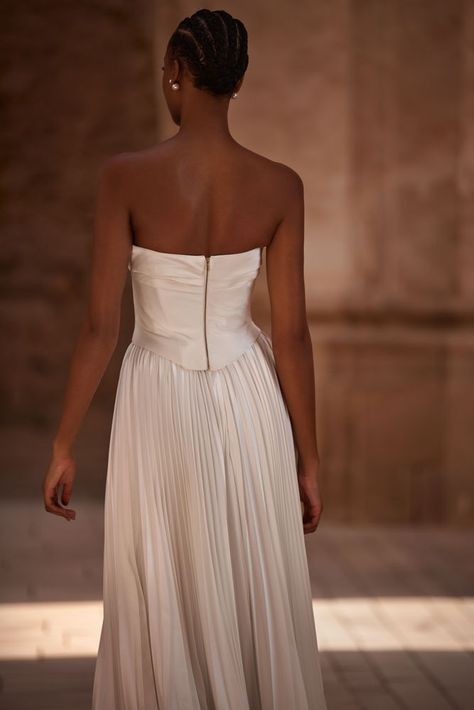 Pleated Bridal Gown, Satin Pleated Wedding Dress, Pleated Skirt Wedding Dress, Plisse Wedding Dress, Pleated Wedding Gown, Pleated White Dress, Corset Bridal Gown, White Engagement Dress, Pleated Wedding Dress