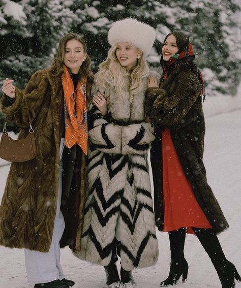 Russia Winter Outfit, Russian Girl Aesthetic Outfit, Winter Russian Outfits, Russian Womens Fashion, Russian Girl Outfit, Russian Girls Style, Russian Winter Fashion, Russian Woman Aesthetic, Russian Fashion Street