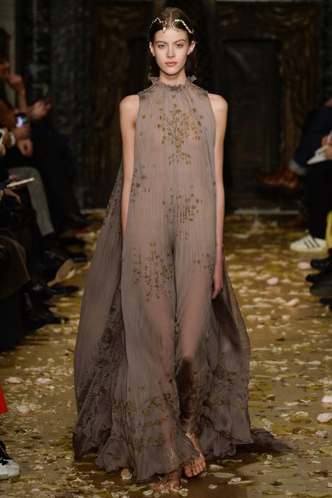 Valentino Couture | Spring 2016 | #Ahimara 2016 Couture, Haute Couture Paris, Valentino Haute Couture, Collection Couture, Valentino Couture, Elsa Schiaparelli, Spring Couture, Couture Runway, Gorgeous Gowns