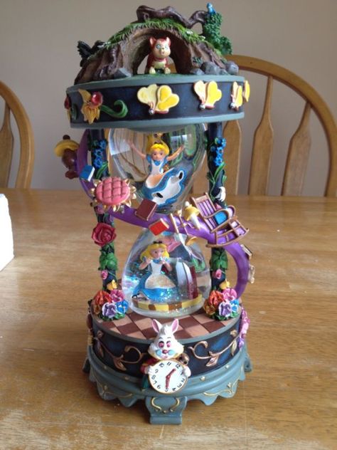 Amazing Alice in Wonderland snow globe! Cool Snow Globes, Alice In Wonderland Stuff, Rabbit Hole Alice In Wonderland, Alice Down The Rabbit Hole, Alice In Wonderland Christmas, Disney Snowglobes, Deco Disney, Wonderland Alice, Down The Rabbit Hole