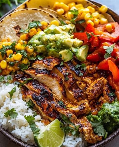 Chicken And Rice Burrito, Mexican Chicken Bowl, Rice Burrito, Sushi Bowl Recipe, Cilantro Lime Vinaigrette, Chicken Burrito Bowl, Burrito Bowls, Chicken Bowl, Healthy Food Options