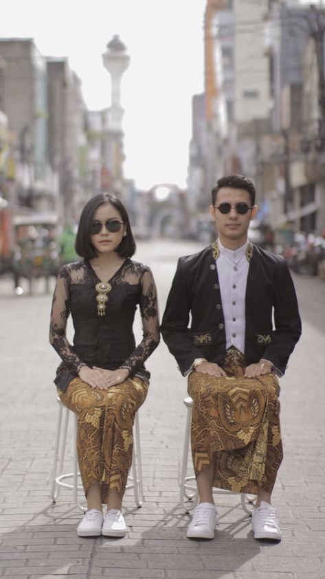 Outfit Kondangan Pria, Prewed Jawa, Pose Pengantin, Prenuptial Photoshoot, Pose Prewedding, Adat Jawa, Indonesian Wedding, Pre Wedding Photoshoot Outfit, Modern Groom