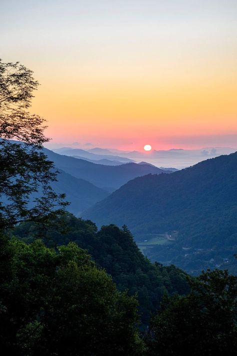 Carolina sunrise, coming up, in the east. From the Blue Ridge Parkway this morning above Maggie Valley North Carolina. Blue Ridge Mountains North Carolina, Maggie Valley North Carolina, Nature Reflection, Maggie Valley Nc, Photos For Drawing, Take Me To The Mountains, Sunset Valley, Nature Reference, Landscape Painting Ideas