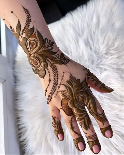 Patch Mehndi Designs, Emarati Henna, Small Mehndi Designs, Henna 2024, Mehndi Learning, Small Mehndi, Dubai Mehendi Designs, Mehendi Bridal, Mehndi Ideas