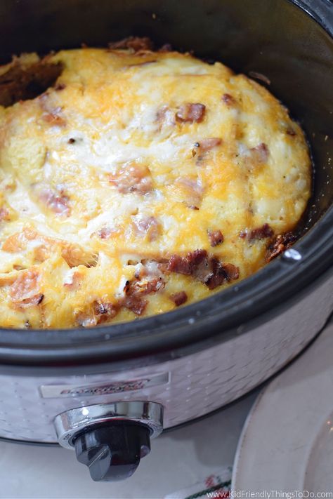 Crockpot Breakfast Casserole Hashbrown Sausage Egg Casserole, Crockpot Egg Bake, Crockpot Egg Casserole, Bake With Cream Cheese, Crockpot Breakfast Recipes, Crescent Roll Danish, Breakfast Casserole Crockpot, Breakfast Casserole With Eggs, Crock Pot Breakfast Casserole