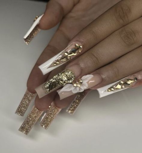 Gold Bottom Nails, Short Virgencita Nails, San Judas Nails Ideas, Nude Bling Nails, San Judas Nails, Virgencita Nails, Xxl Nails, Gold Inspo, Acrylic Nail Designs Classy