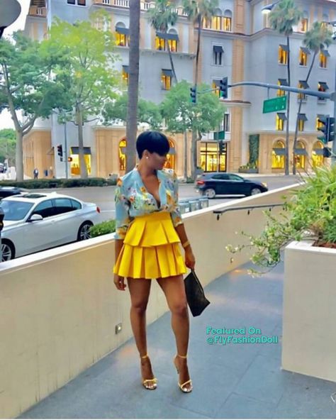 Yellow Outfits For Women, Rihanna Hair, Zara Skirt, Woman Hair, Afrikaanse Mode, Instagram Dress, Shoes Gucci, Yellow Skirt, Black Women Fashion